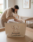 pochette elefantino dentro a una cameretta
